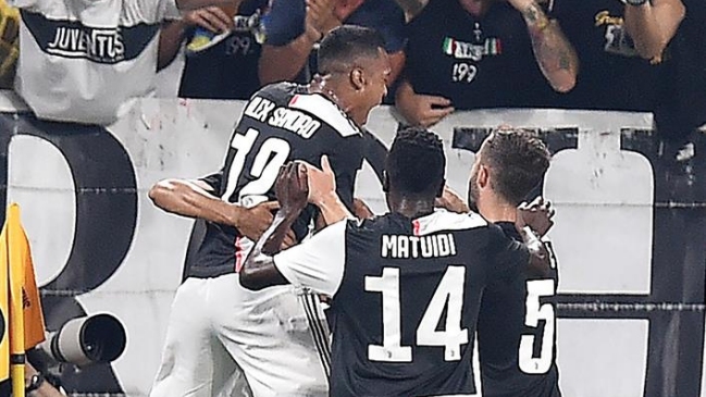 Juventus se impuso en emocionante duelo a Napoli y logró mantenerse en lo alto de la Serie A