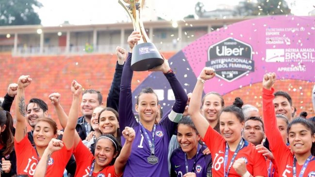 La Roja femenina hizo historia y se coronó en cuadrangular internacional tras vencer a Brasil