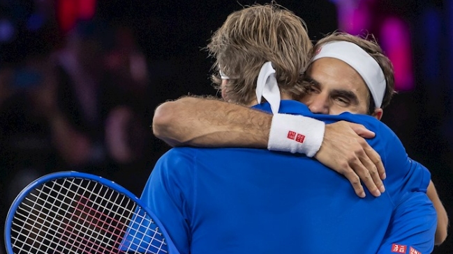 Federer y Zverev vencieron en el dobles a Sock y Shapovalov y Europa cerró la jornada con ventaja