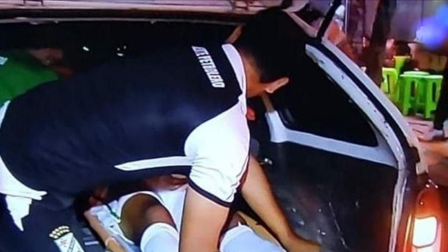 Futbolista boliviano sufrió fractura y fue trasladado en taxi al hospital