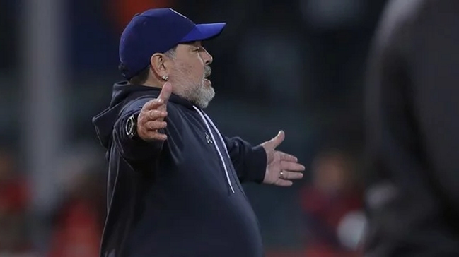 Maradona tras derrota de Gimnasia: Este árbitro es malo, nació malo y morirá malo