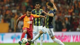 Mauricio Isla fue titular para Fenerbahce en el clásico turco ante Galatasaray