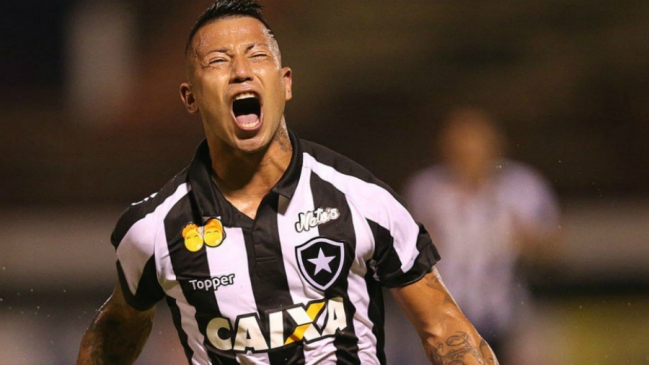 Leonardo Valencia marcó en triunfo de Botafogo sobre Goiás en el Brasileirao