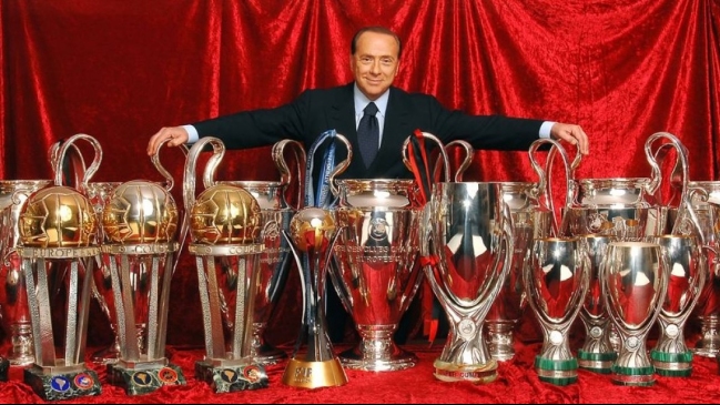 Silvio Berlusconi se postuló para reflotar al alicaído AC Milan