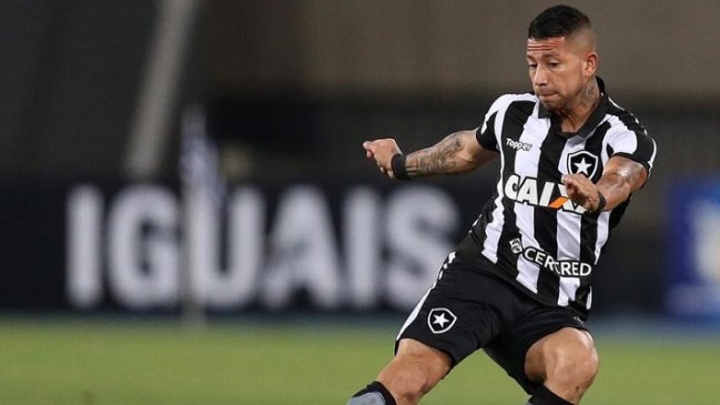 Leonardo Valencia no logró evitar caída de Botafogo ante Vasco da Gama en Brasil