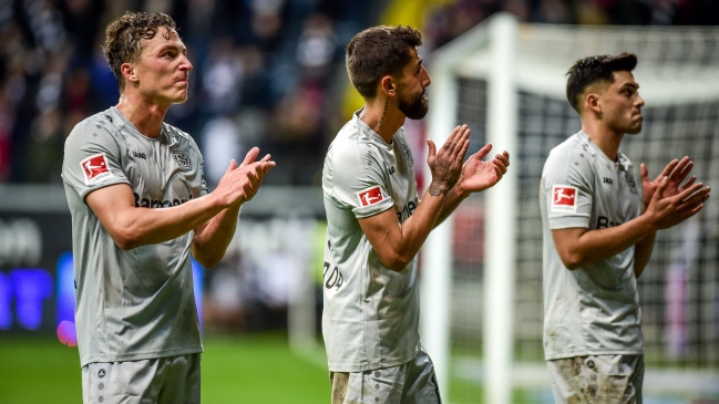 Bayer Leverkusen extrañó a Charles Aránguiz y sufrió dura caída ante Eintracht Frankfurt