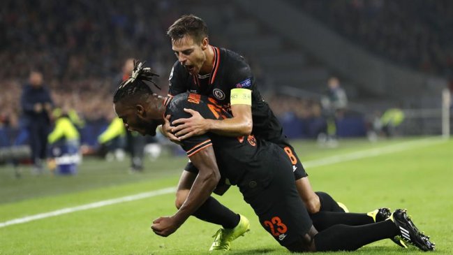 Chelsea batalló para superar la ofensiva de Ajax en Amsterdam
