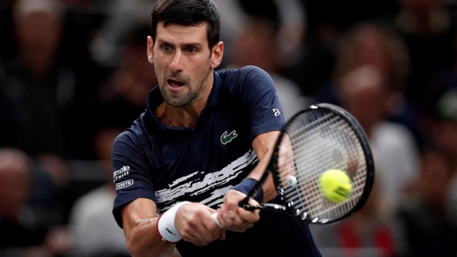 Novak Djokovic se sobrepuso a sus errores y accedió a cuartos de final en París-Bercy