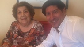 Iván Zamorano saludó a su mamá en su cumpleaños degustando su famosa cazuela