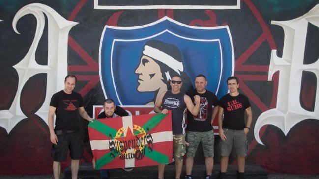 Banda de streetpunk Suspenders Bilbao visitó el Estadio Monumental