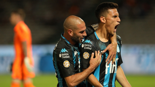 Racing de los chilenos animó vibrante empate ante Talleres en la Superliga argentina