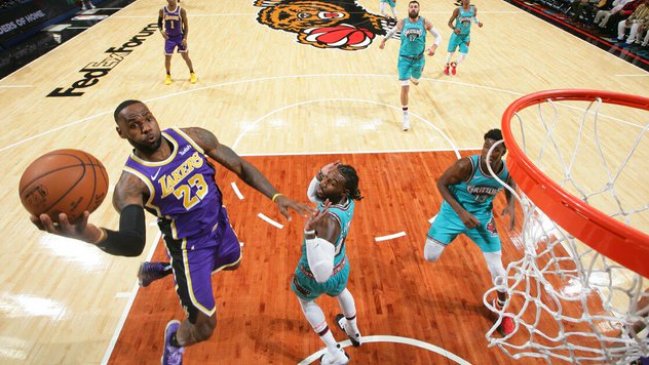 LeBron James y Los Lakers sumaron su séptima victoria seguida en la NBA