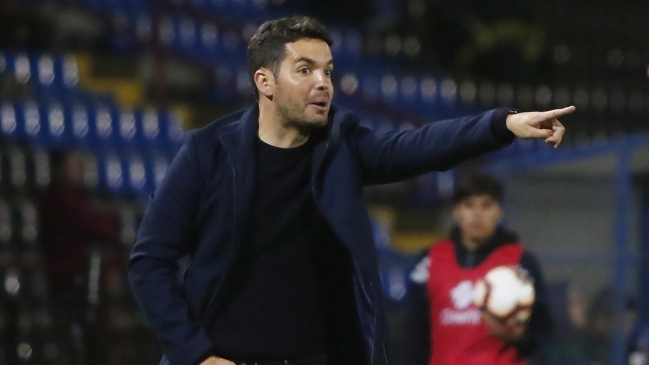 Nicolás Larcamón fue oficializado como el nuevo entrenador de Curicó Unido