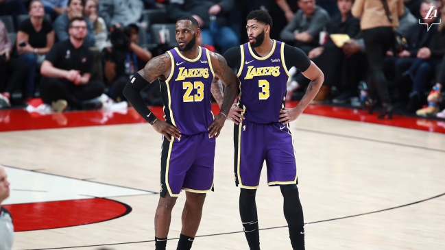 Anthony Davis y LeBron James ampliaron la racha de triunfos de Los Angeles Lakers en la NBA