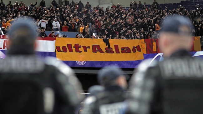 Hinchas de Galatasaray se enfrentaron con la policía francesa antes del duelo con PSG