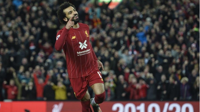 Mohamed Salah anotó un doblete ante Watford y Liverpool se alejó en el liderato de la Premier