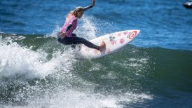 Caprichosas olas marcaron la segunda jornada del Mundial Femenino de Surf en Pichilemu