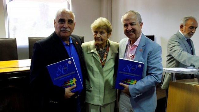 Eleonora Froehlich lanzó su libro "80 años del Atletismo Femenino en Chile"