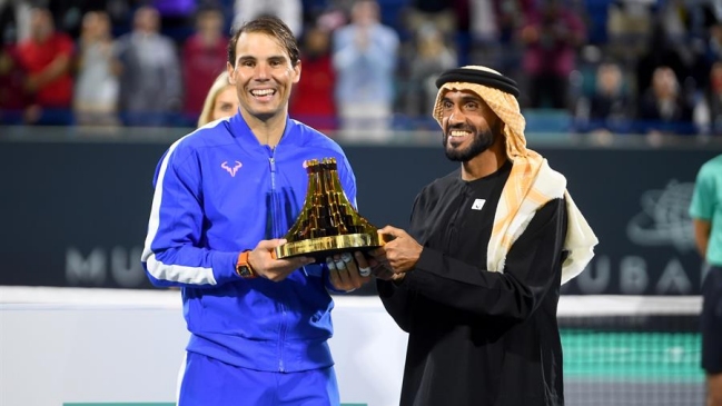 Rafael Nadal venció a Stefanos Tsitsipas y ganó por quinta vez el torneo de Abu Dhabi