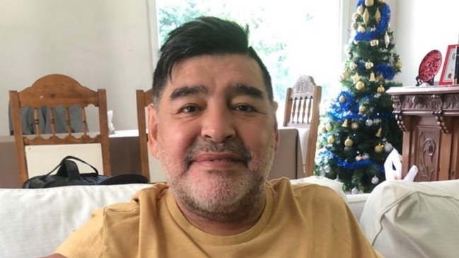Diego Maradona posó con la camiseta de un rival de Colo Colo en Copa Libertadores