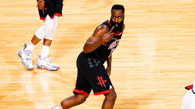 Houston Rockets aplastó a Denver Nuggets con gran actuación de James Harden