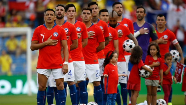 Hinchas podrán cantar el himno nacional al borde de la cancha en los partidos de la Roja