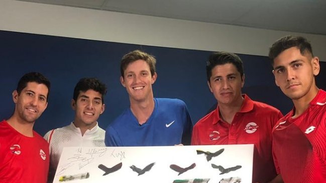 El equipo chileno de la ATP Cup aceptó un desafío y pintó una "obra maestra"