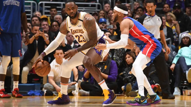 LeBron James logró un nuevo triple-doble para comandar a los Lakers