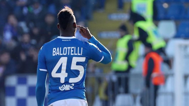 Lazio recibió dura sanción económica por cánticos racistas contra Mario Balotelli