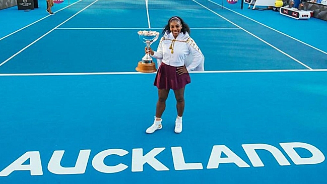 Serena Williams celebró en Auckland un nuevo título luego de tres años de sequía