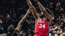 Joel Embiid vistió el número 24 de Kobe Bryant y lideró victoria de Philadelphia 76ers