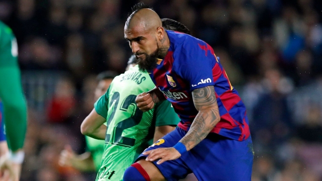 "Potente": En España destacaron la actitud de Vidal pese a jugar pocos minutos en Barcelona