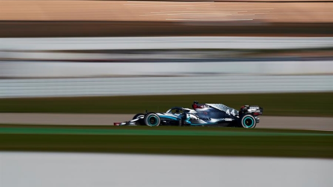 Lewis Hamilton animó con su volante móvil una práctica sin emociones