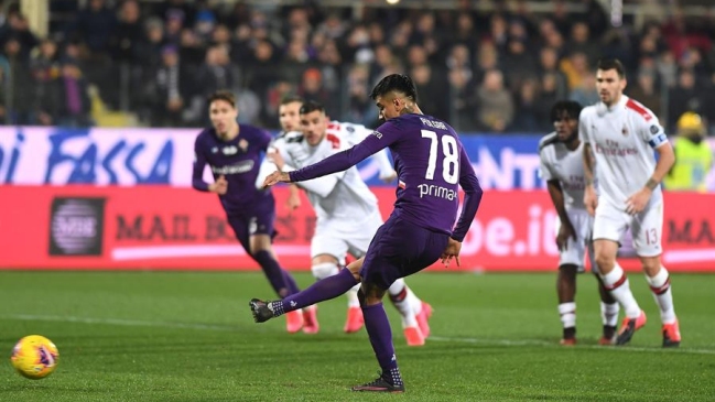 Erick Pulgar le negó el triunfo a AC Milan con un nuevo gol junto a Fiorentina