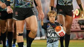 Niño que se viralizó por ser víctima de bullying tuvo una emotiva aparición en un partido de rugby