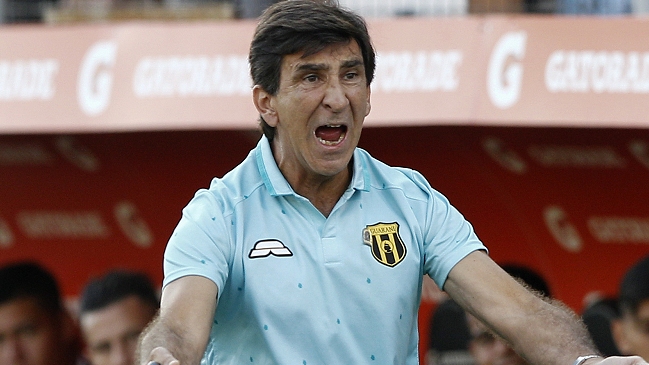 Técnico de Guaraní se hizo responsable por pérdida de puntos tras alinear seis extranjeros