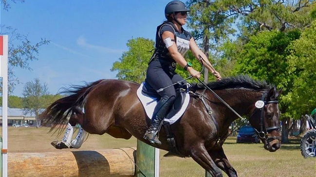 Equitadora canadiense falleció a los 33 años por un accidente con su caballo