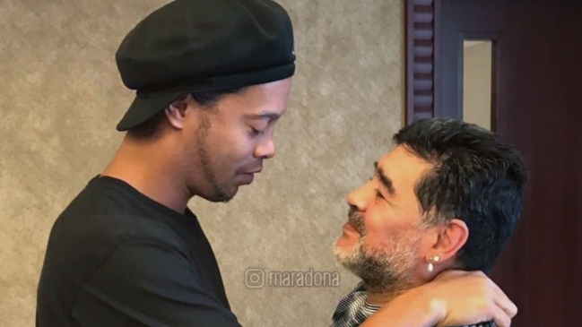 Diego Maradona le deseó "fuerza" a Ronaldinho: "La verdad siempre sale adelante"