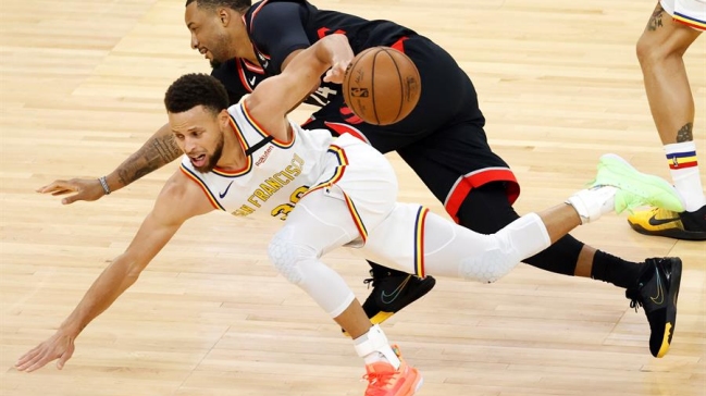 Stephen Curry volvió a las canchas en derrota de Warriors ante Toronto