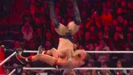 Estrella de la WWE Daniel Bryan dejó ver más de lo necesario en Elimination Chamber