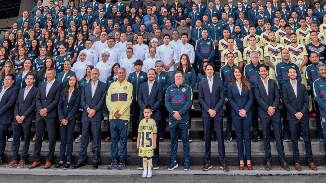 Hijo de Nicolás Castillo reemplazó a su padre en la foto oficial de América para el Clausura 2020