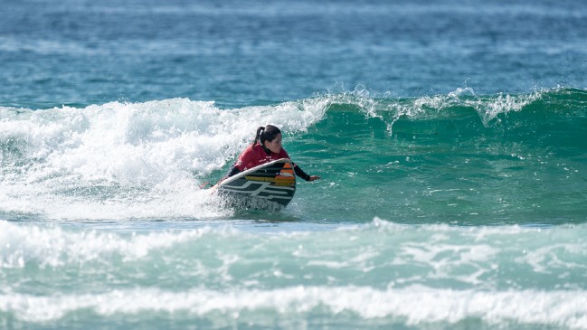 Chilena obtuvo medalla de plata en Campeonato Mundial ISA de surf adaptado
