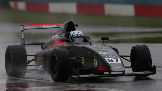 Nicolás Pino se quedará en Inglaterra tras suspensión de la Fórmula 4 británica