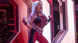 Luchadores de la WWE Dana Brooke y Rey Misterio fueron puestos en cuarentena