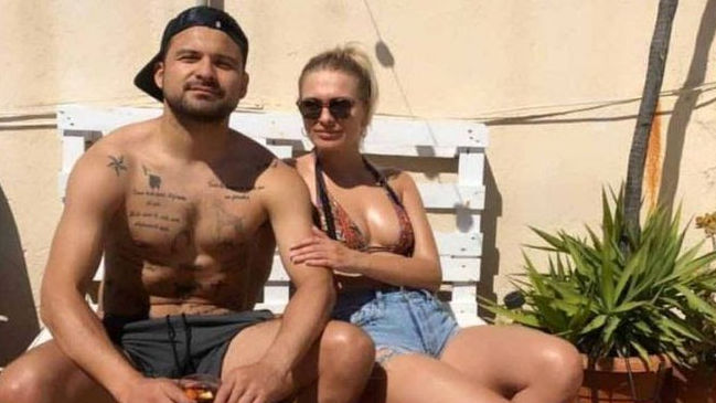 Ex jugador de la UC contó cómo se conoció con su novia polaca por Tinder