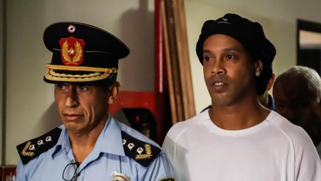 Otorgaron prisión domiciliaria para Ronaldinho tras pagar millonaria fianza