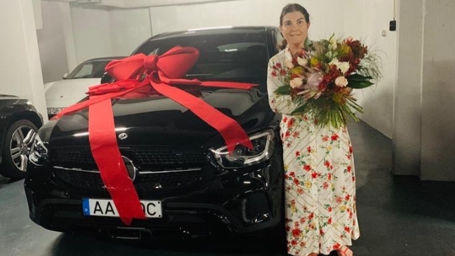 Cristiano Ronaldo le regaló un lujoso auto a su mamá en su día