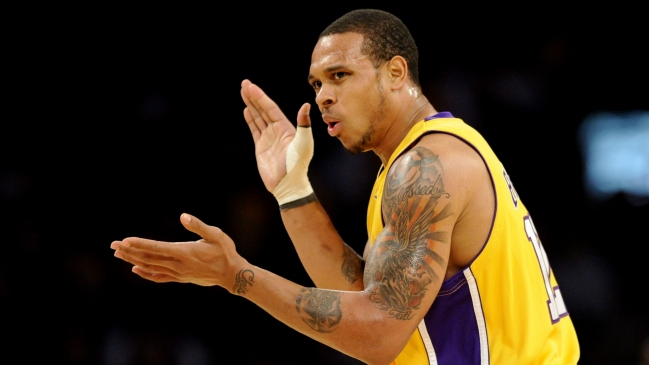 Ex jugador de Los Angeles Lakers fue arrestado por disparar contra dos personas