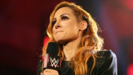 Becky Lynch cedió el título femenino de WWE tras anunciar que está embarazada