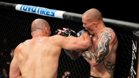 Glover Teixeira masacró a Anthony Smith en el UFC Fight Night 173